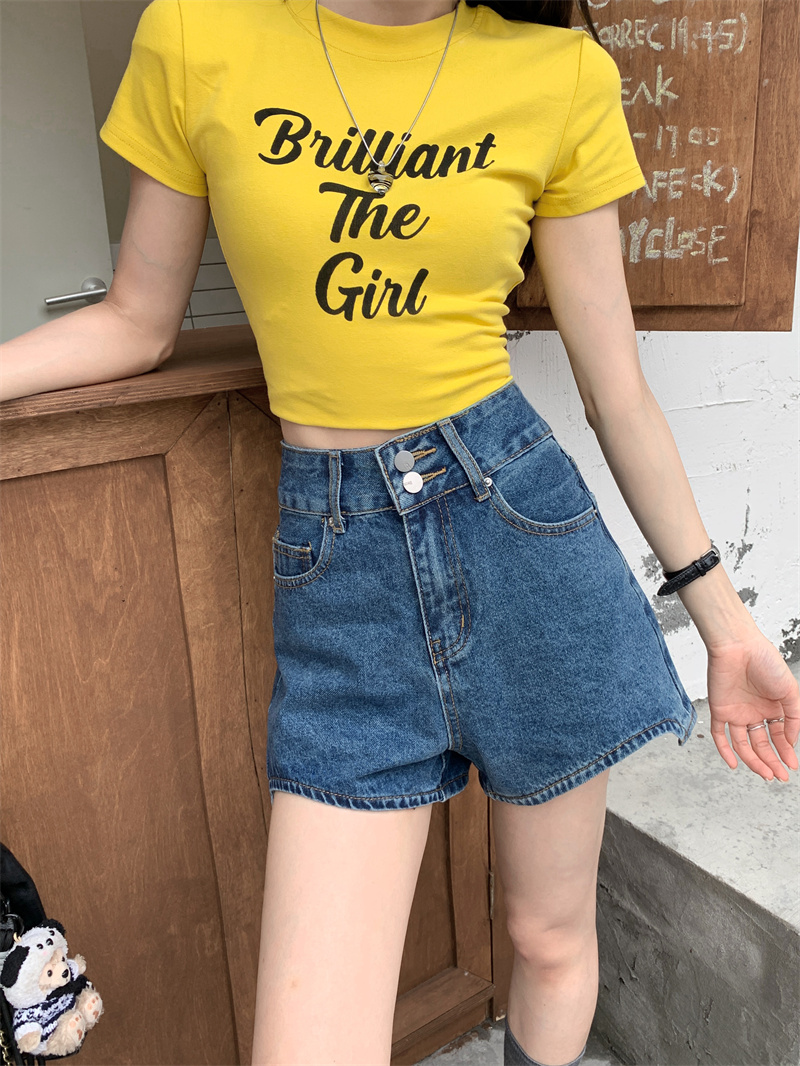 Shorts Denim Frayed - Celana pendek denim biru untuk wanita,